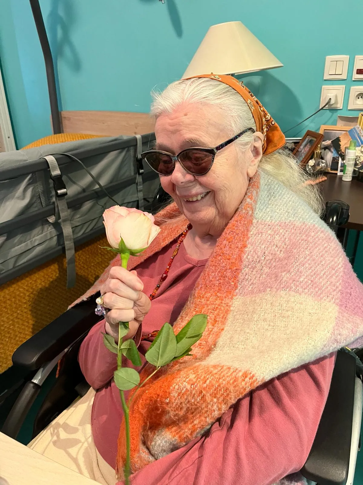  Un bouquet de tendresse : Des roses offertes à nos chers résidents pour la Saint-Valentin