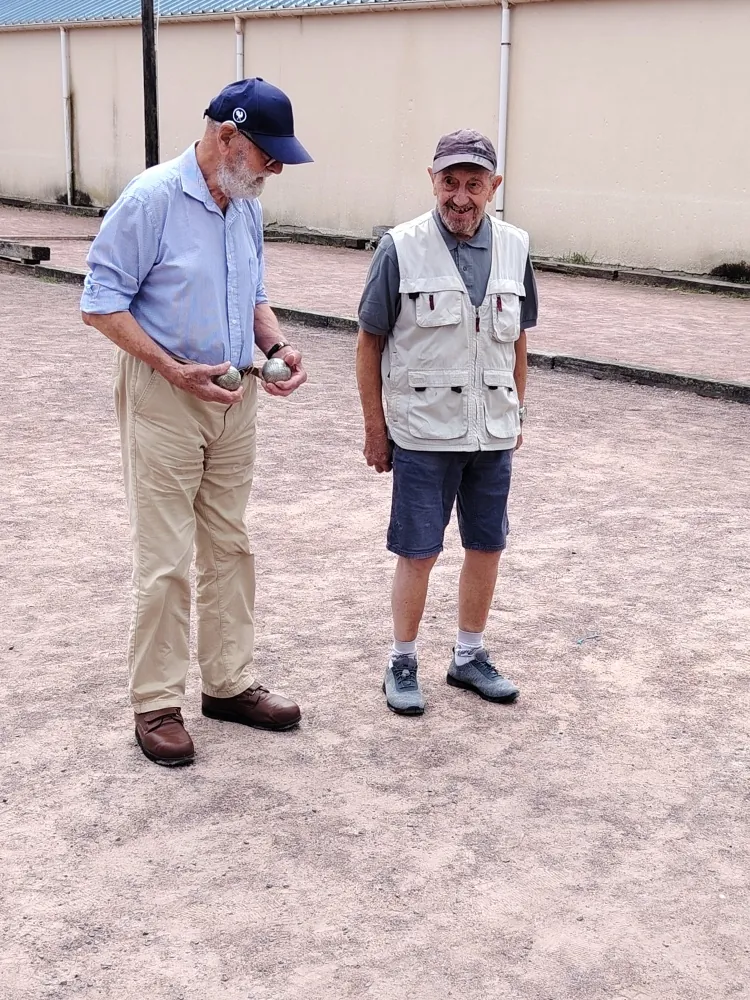 Sortie pétanque à Grandcamp-Maisy : un bel après-midi de convivialité
