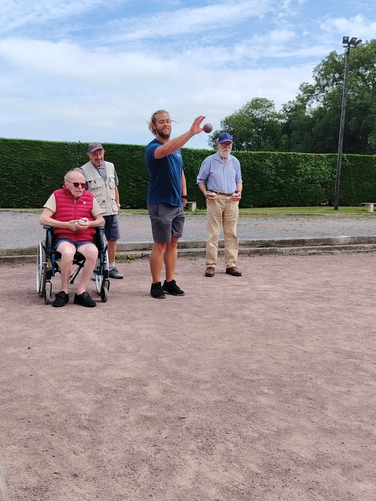 Sortie pétanque à Grandcamp-Maisy : un bel après-midi de convivialité