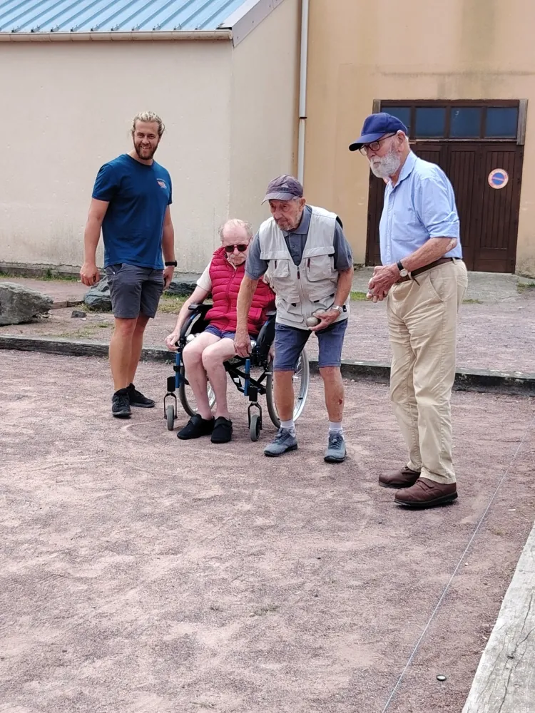 Sortie pétanque à Grandcamp-Maisy : un bel après-midi de convivialité