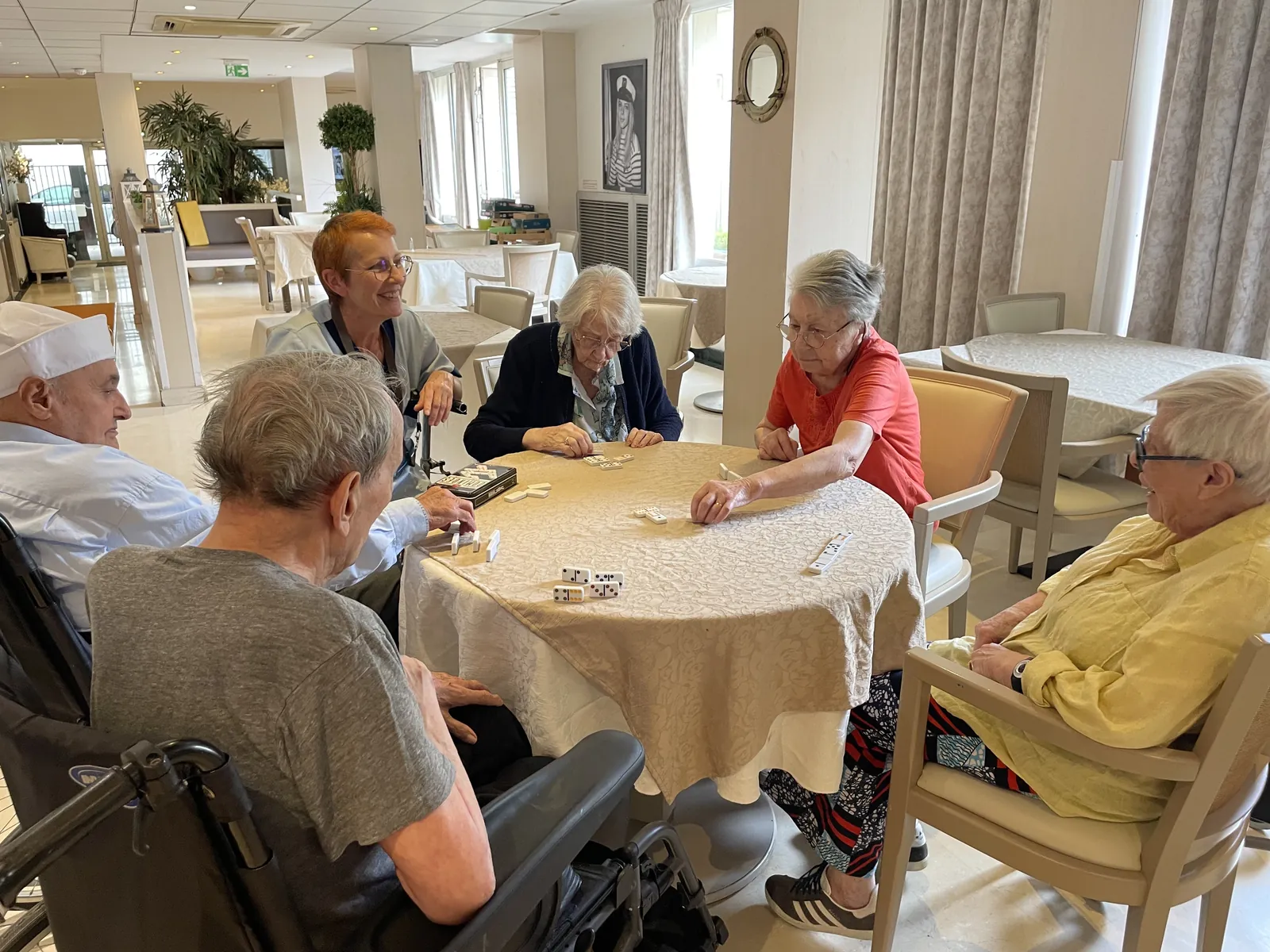 Des dominos, des sourires et de la convivialité au rendez-vous aux Marines
