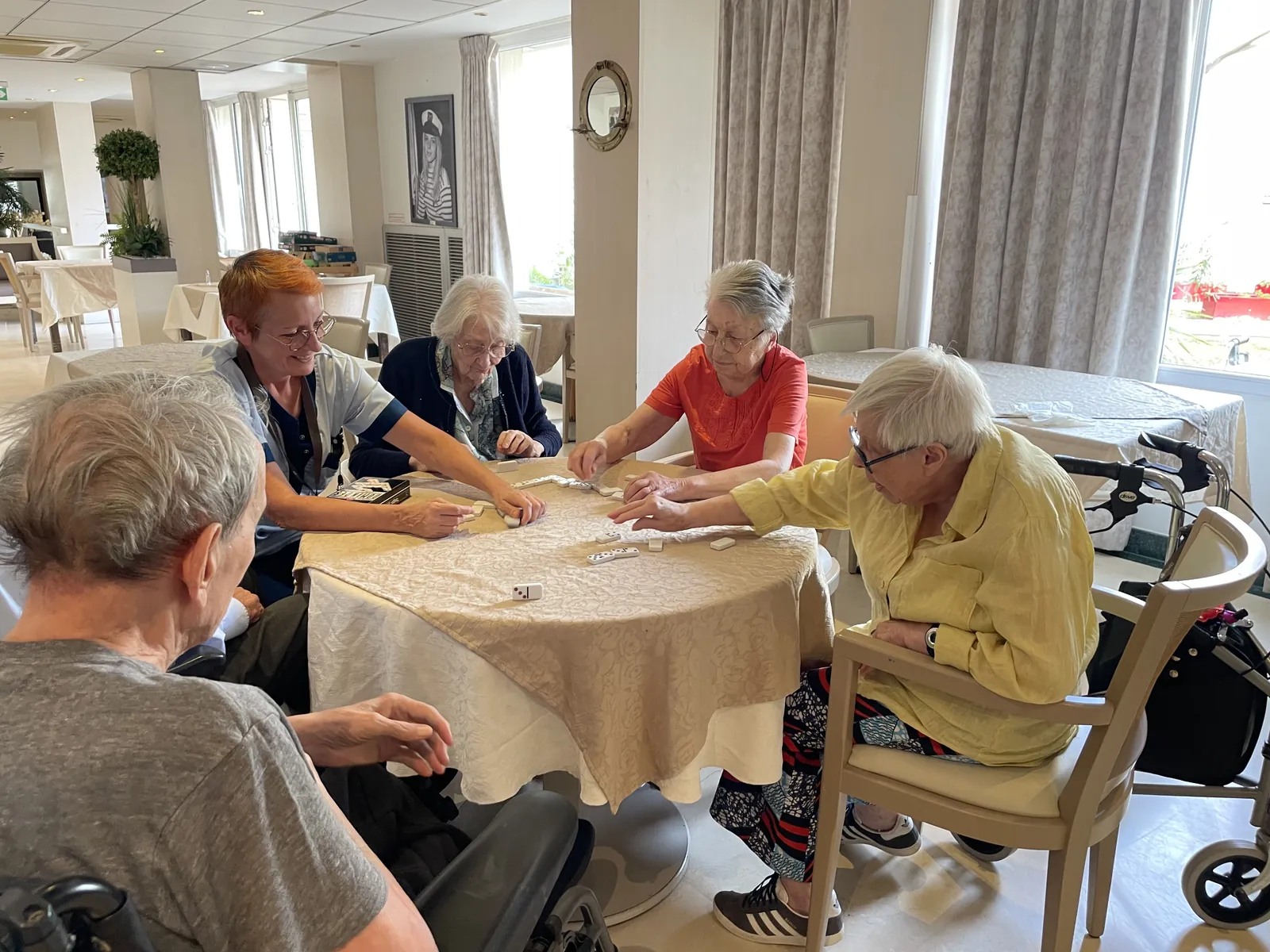 Des dominos, des sourires et de la convivialité au rendez-vous aux Marines