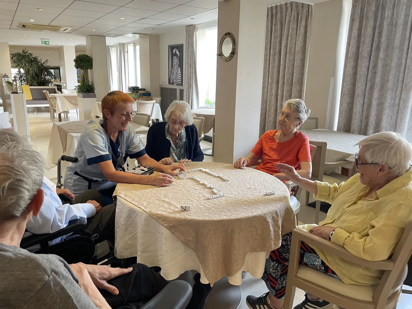 Des dominos, des sourires et de la convivialité au rendez-vous aux Marines