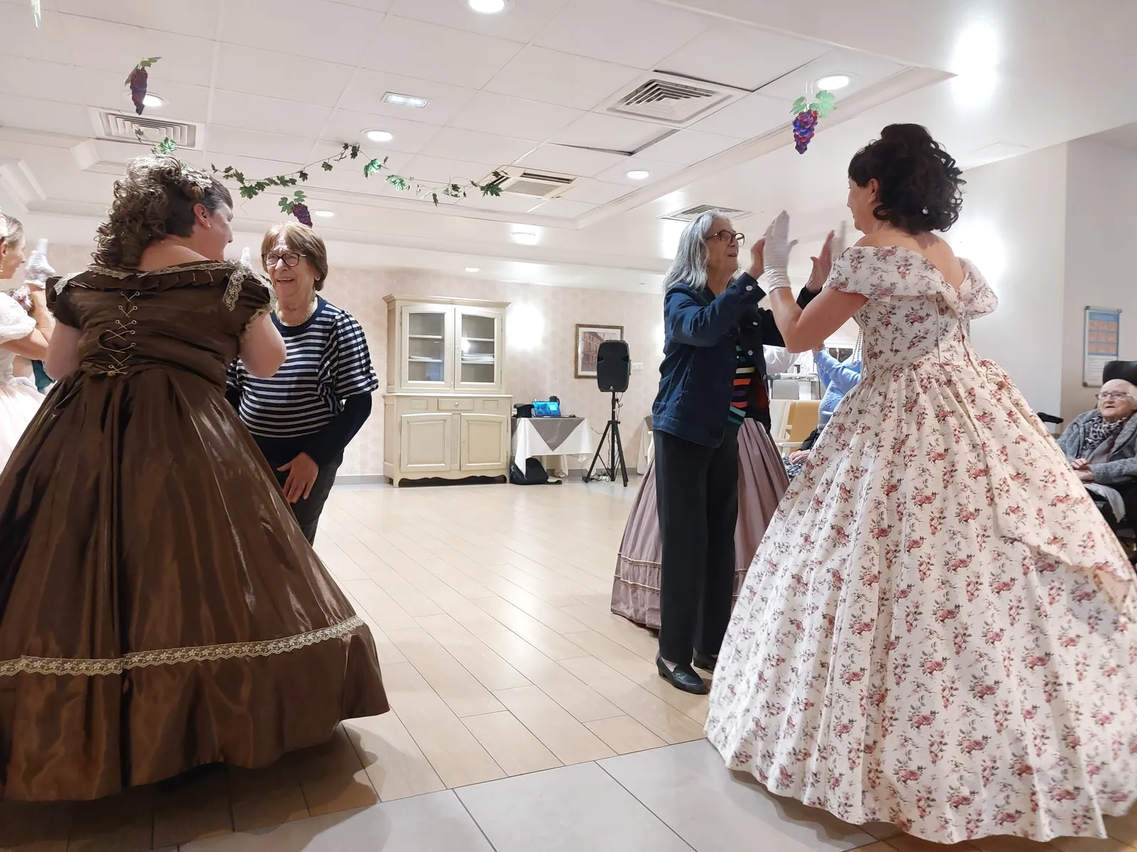 Le Beaujolais nouveau est arrivé - Danses historiques