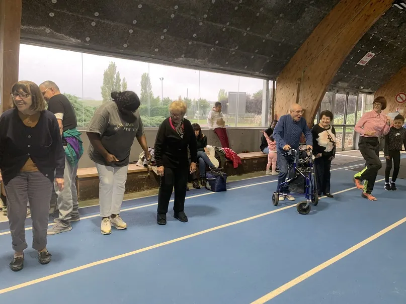 Bouger ensemble...avec les enfants du club d'athlétisme de la ville !