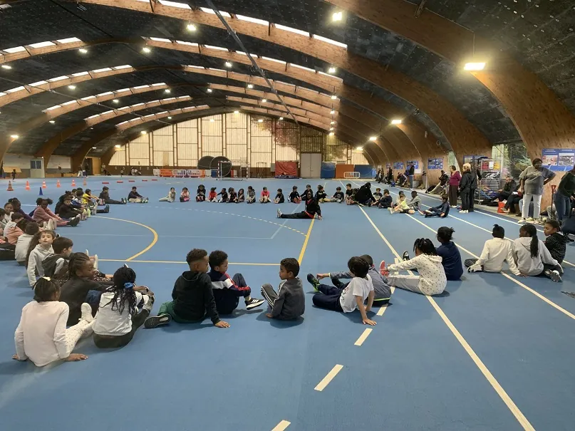 Bouger ensemble...avec les enfants du club d'athlétisme de la ville !