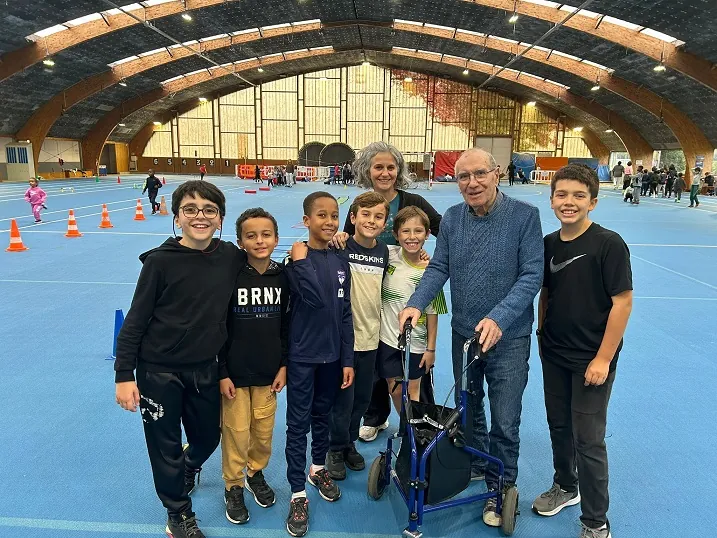 Bouger ensemble...avec les enfants du club d'athlétisme de la ville !