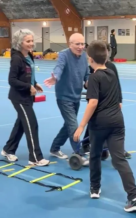 Bouger ensemble...avec les enfants du club d'athlétisme de la ville !
