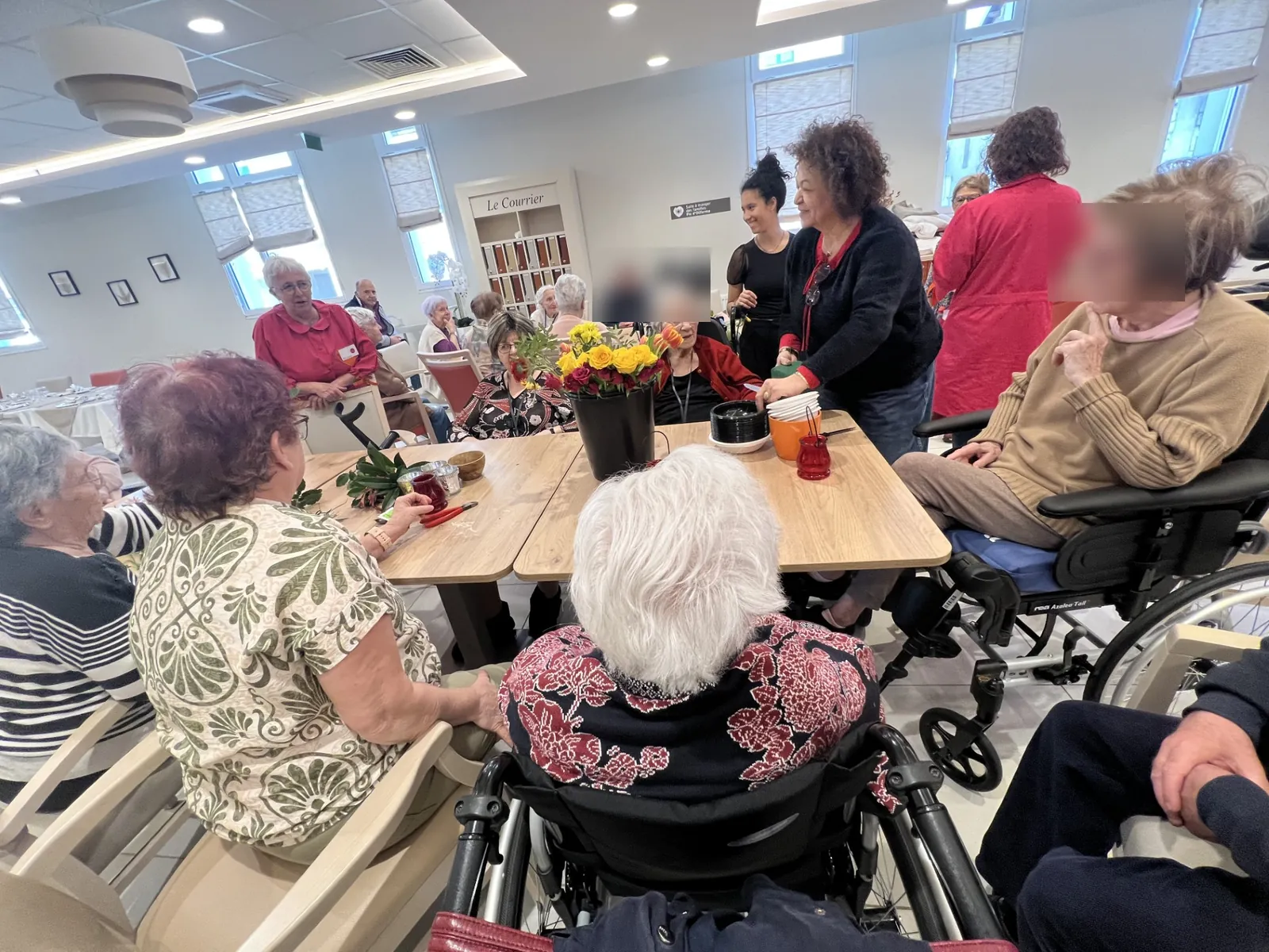 art floral avec Les Blouses Roses + Association VIVRE ENSEMBLE 
