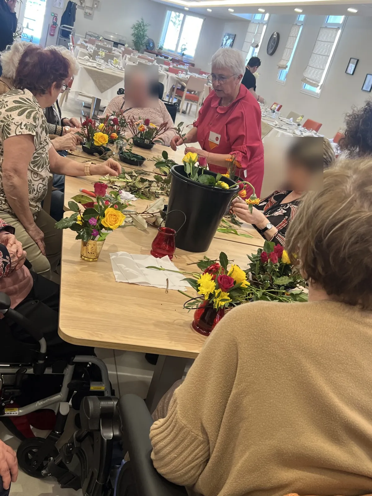 art floral avec Les Blouses Roses + Association VIVRE ENSEMBLE 