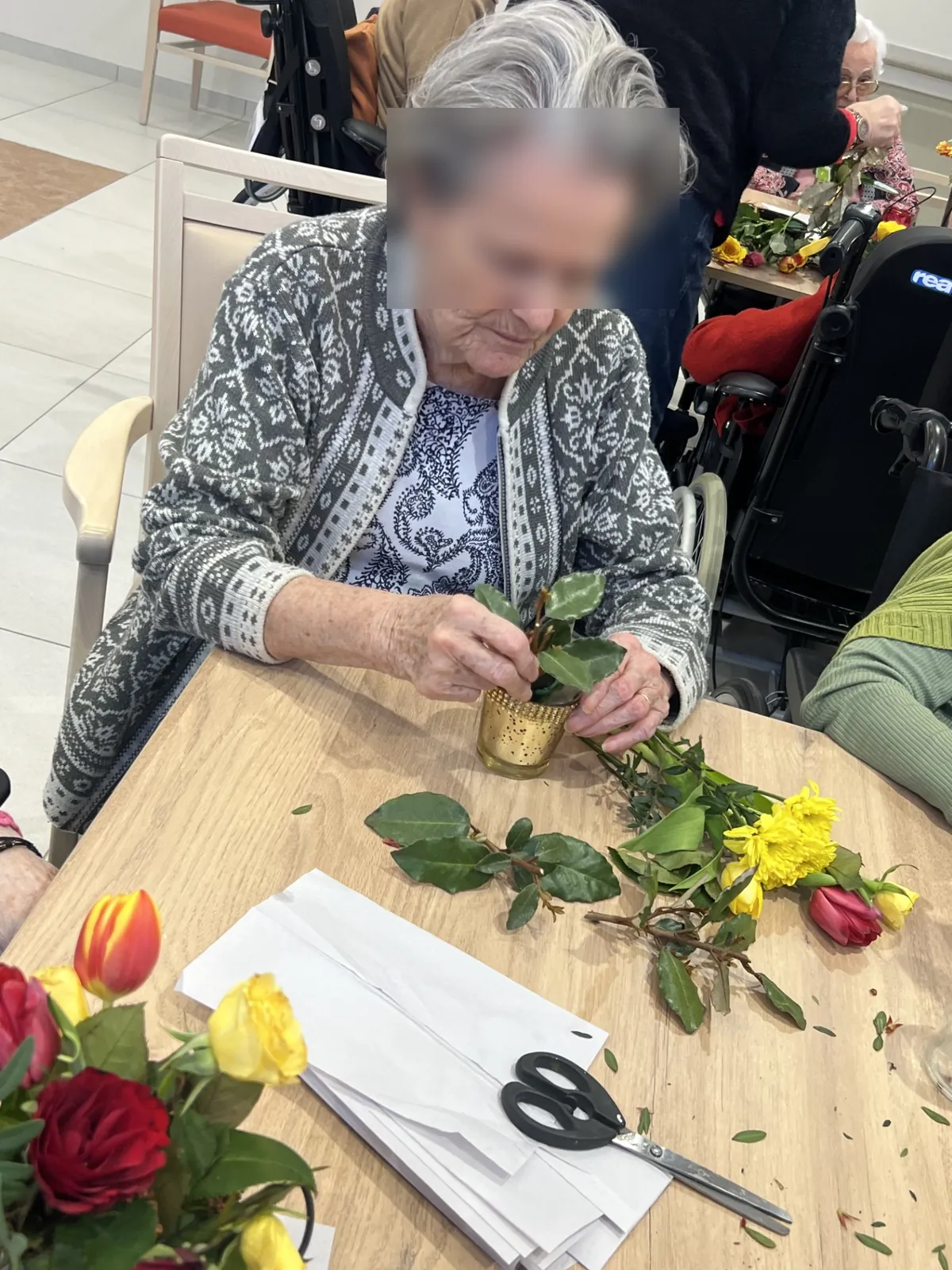 art floral avec Les Blouses Roses + Association VIVRE ENSEMBLE 