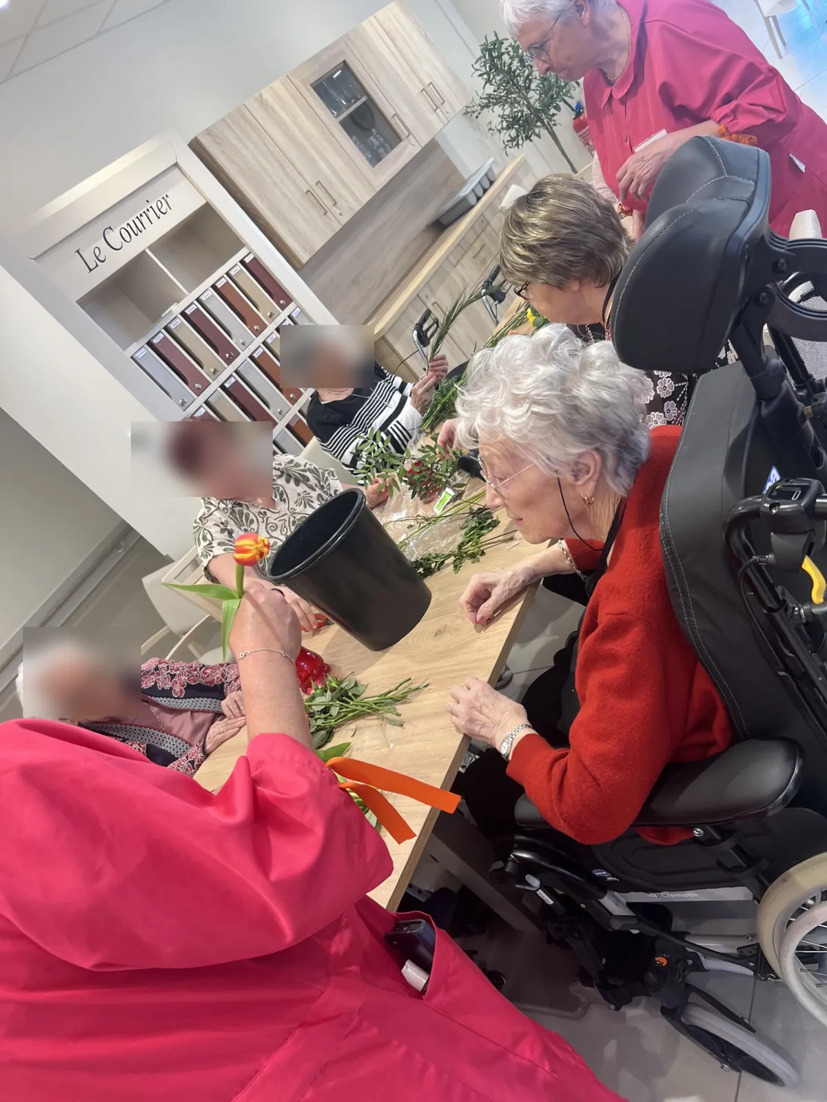 art floral avec Les Blouses Roses + Association VIVRE ENSEMBLE 