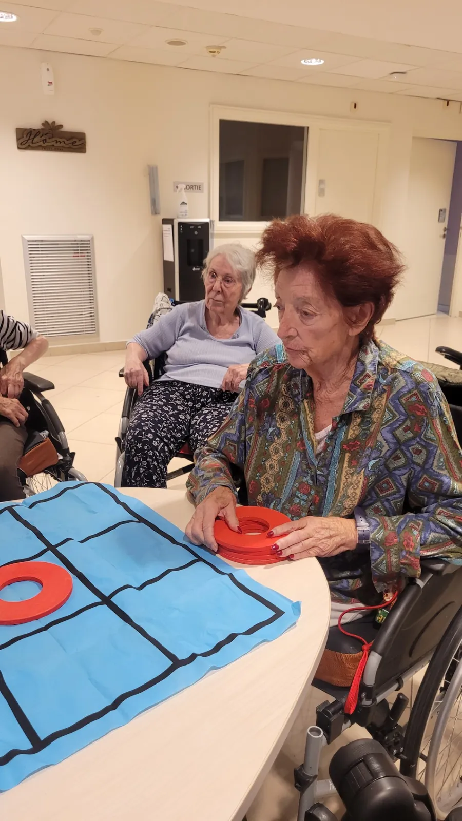 Atelier du jour : Jeux en grand format avec les résidents