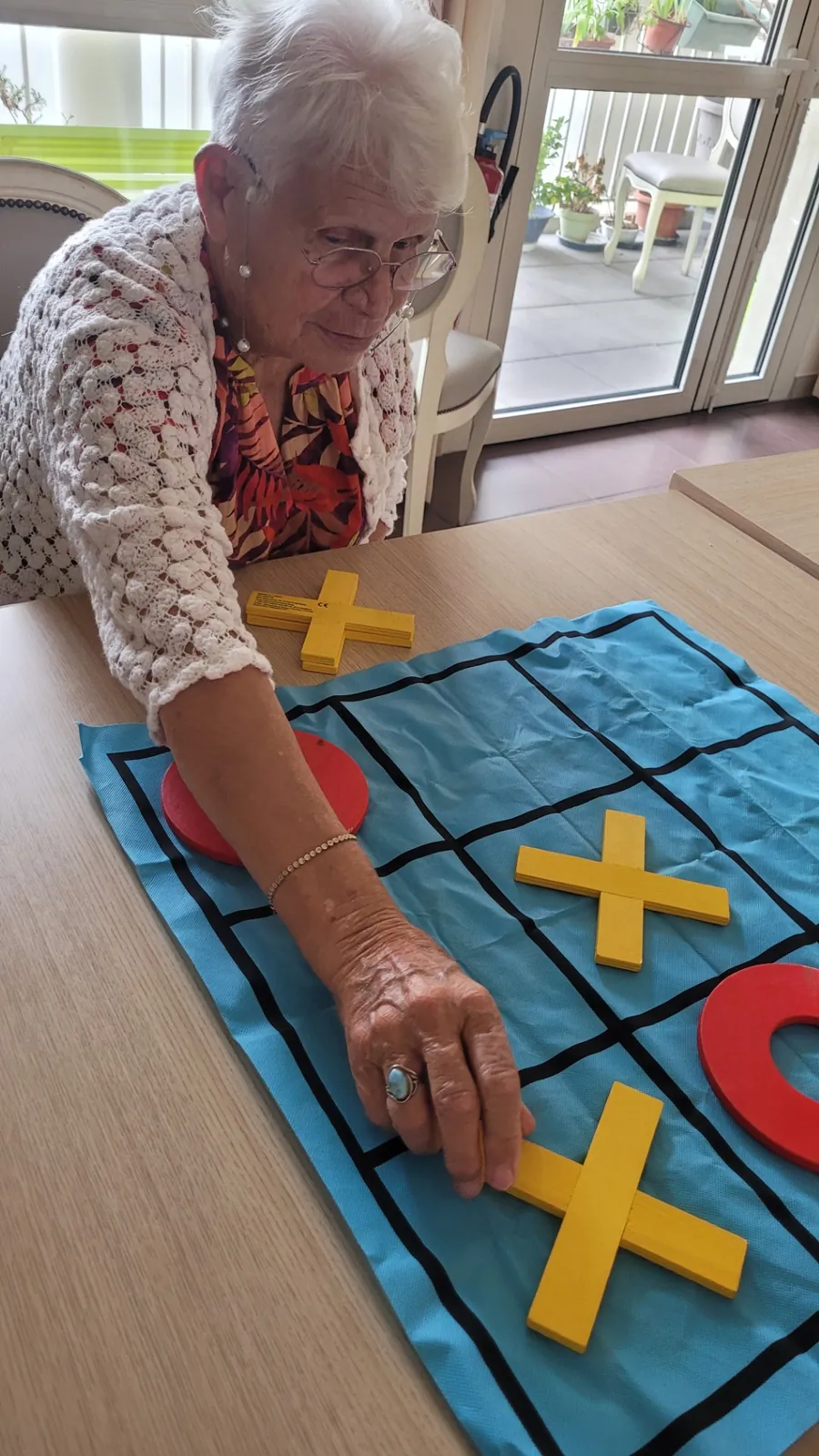 Atelier du jour : Jeux en grand format avec les résidents