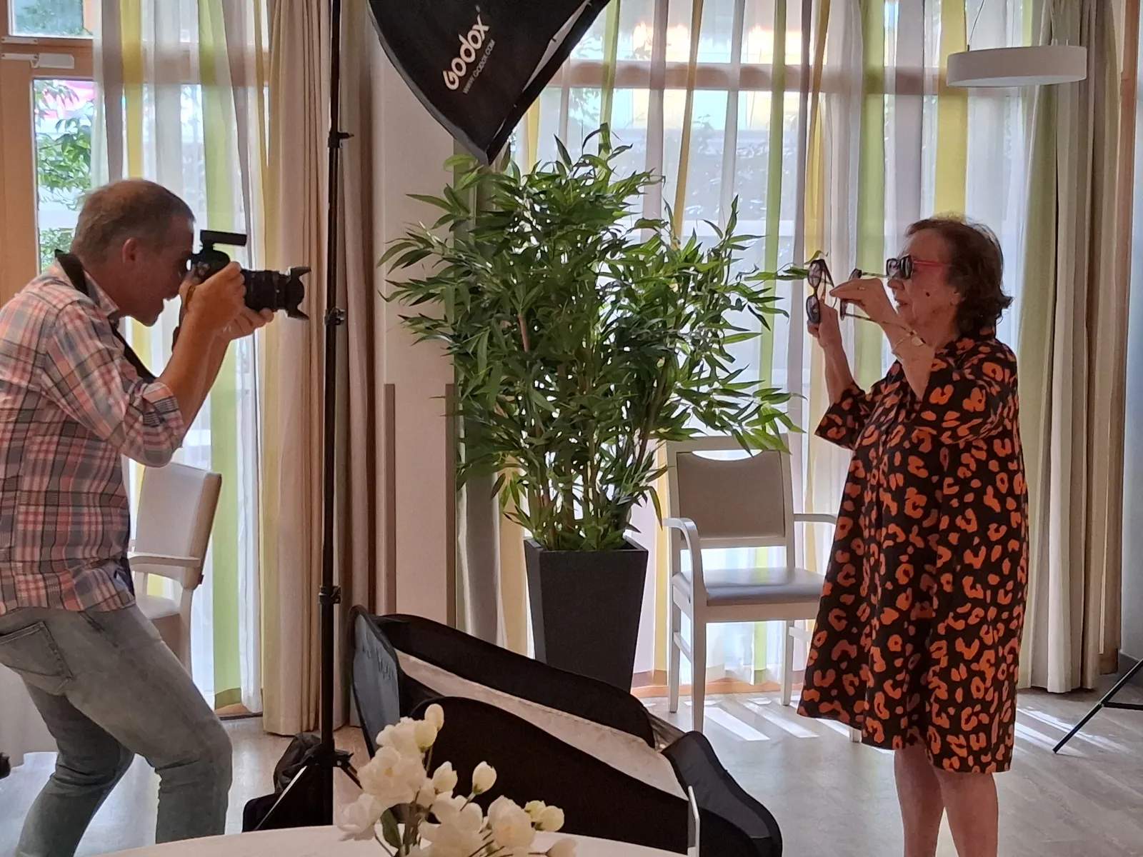 Un studio photo à la Résidence Ornano : sourires et élégance au rendez-vous !
