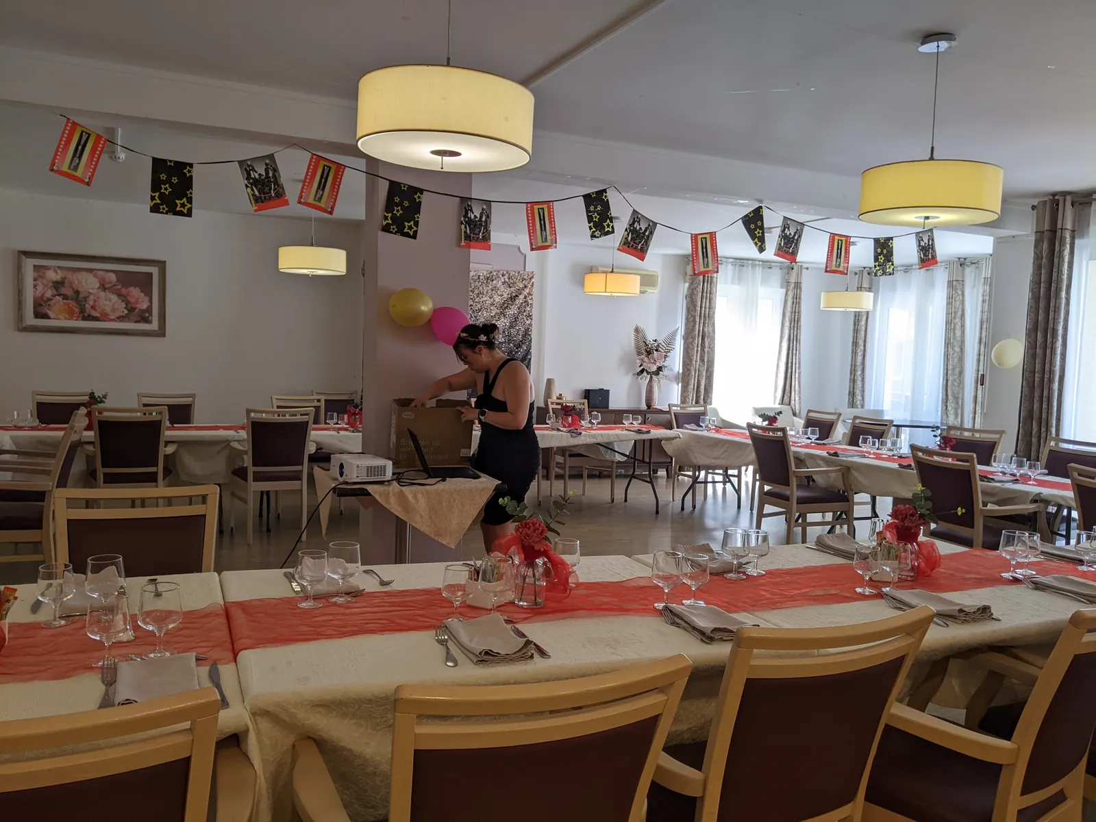 La résidence Les Hautes Futaies célèbre le Festival de Cannes lors d’un repas à thème