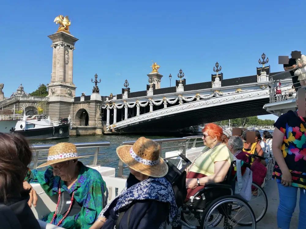 Promenade en bateau mouche pour les résidents de l'EHPAD d'Esbly 