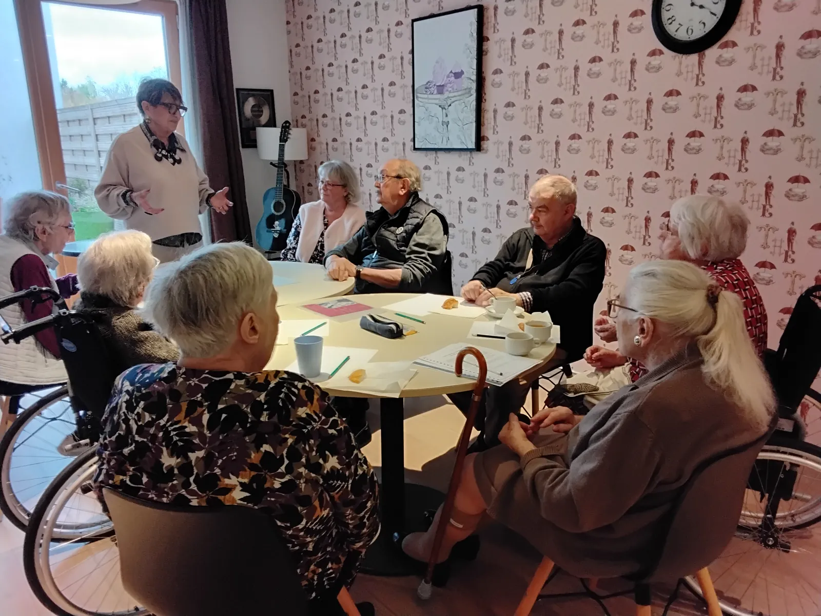Séance de conseils en image à l’EHPAD de Chamant : aujourd’hui, la signification des couleurs