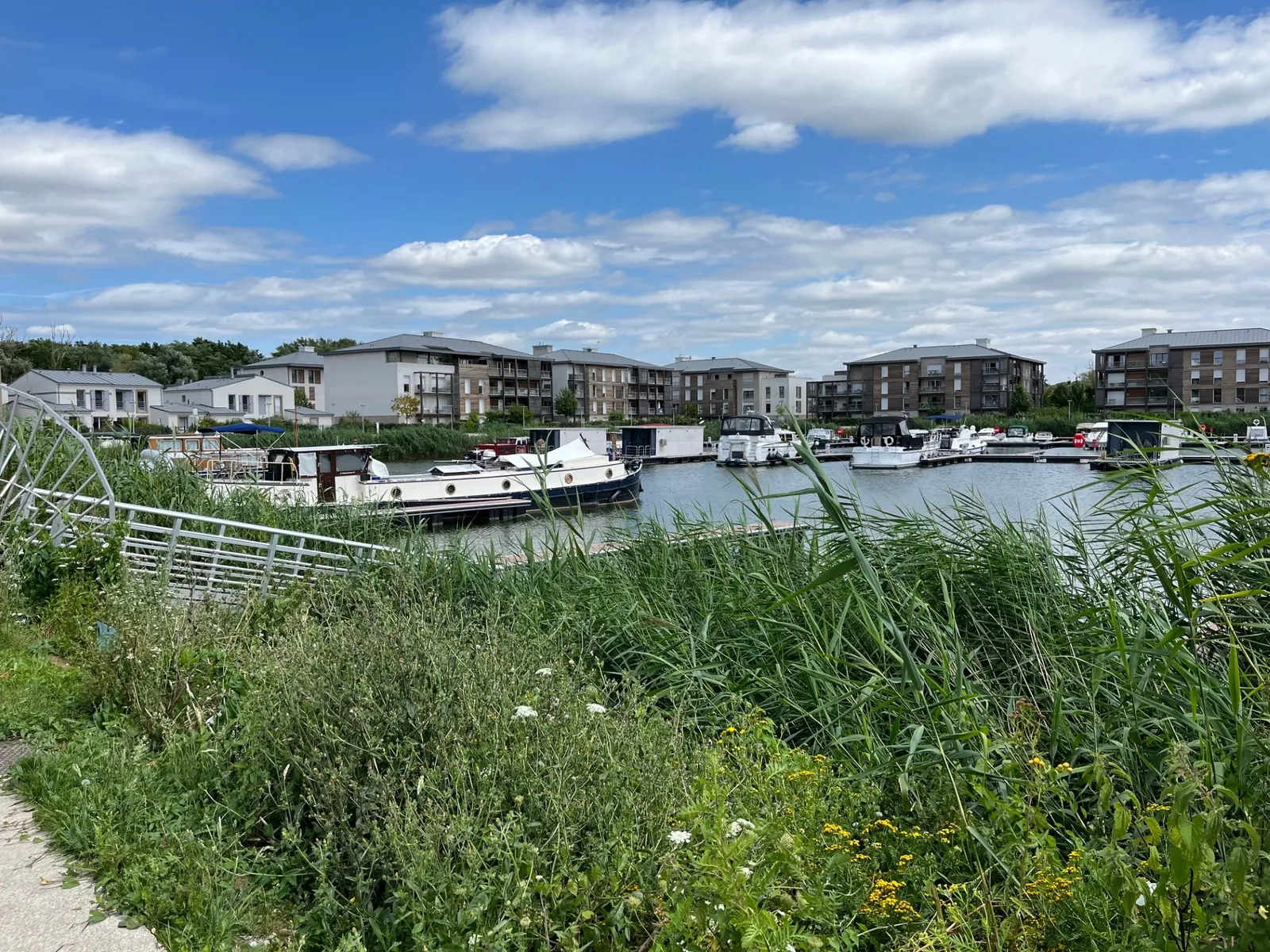 Sur le port de l'Isle-Adam
