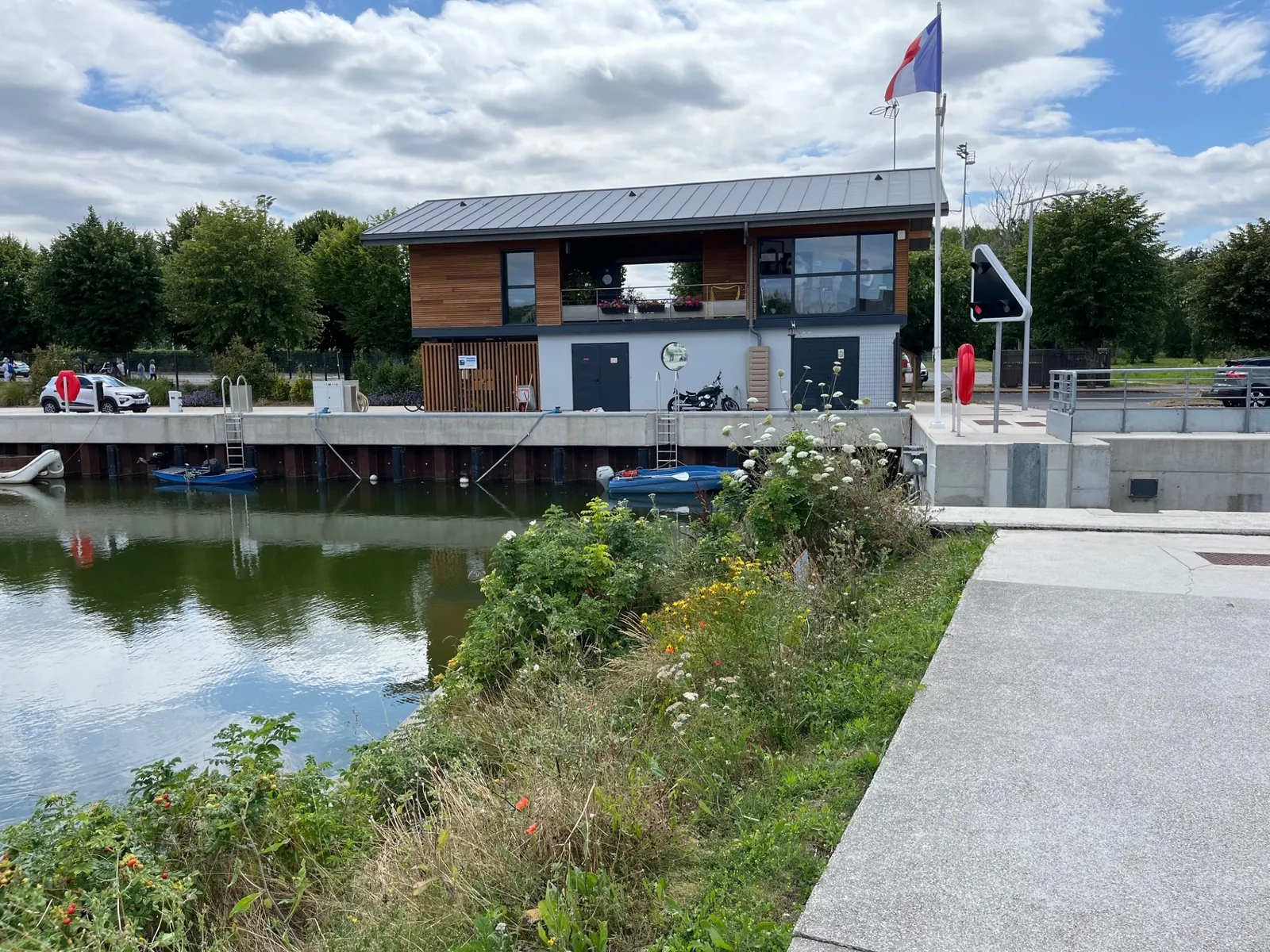 Sur le port de l'Isle-Adam