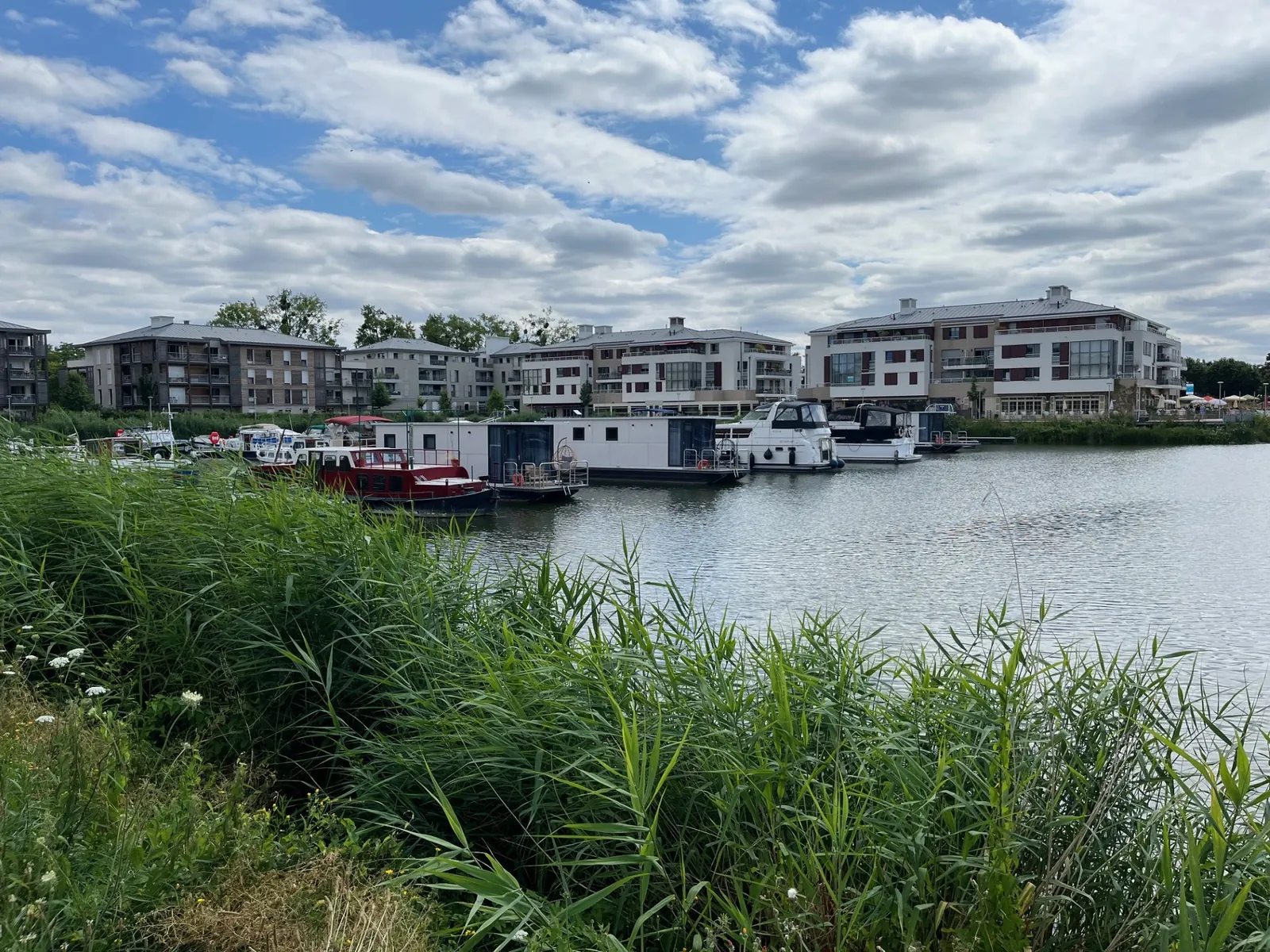 Sur le port de l'Isle-Adam