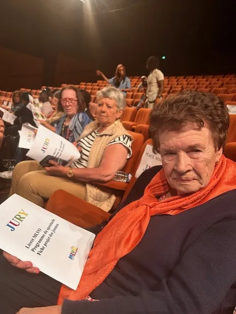 Quand l’art rapproche les générations : la Résidence Les Jardins de l’Aunette jury d’un concours engagé