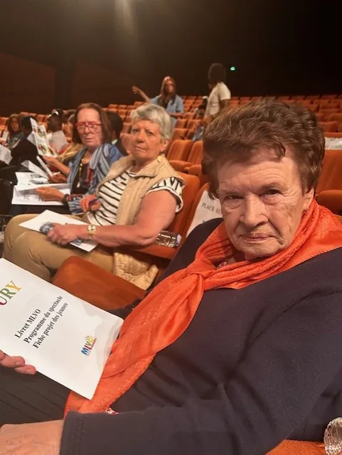 Quand l’art rapproche les générations : la Résidence Les Jardins de l’Aunette jury d’un concours engagé
