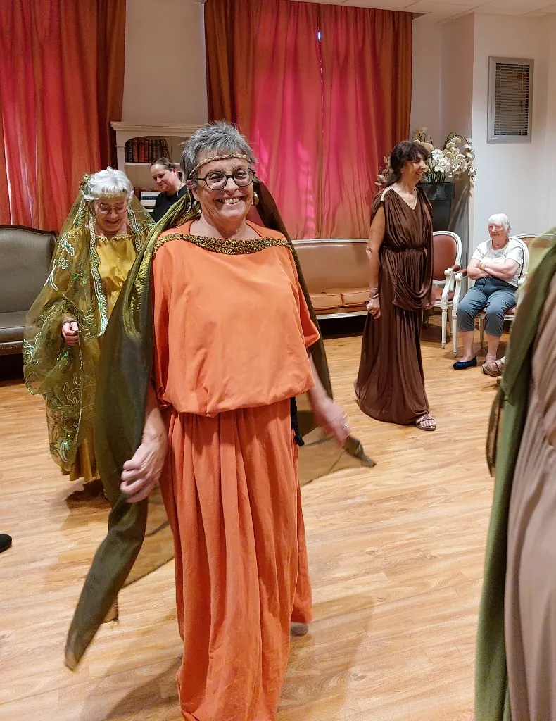 Les bénévoles d'Augustodunum font entrer le théâtre à Sainte Anne
