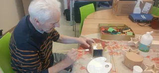 Le plaisir et les bienfaits des activités individuelles en unité Alzheimer