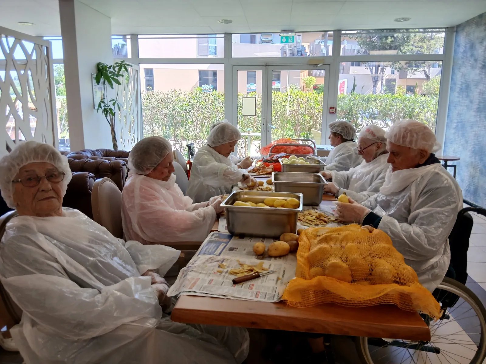 Coup de peps en cuisine : les résidents passent aux fourneaux !