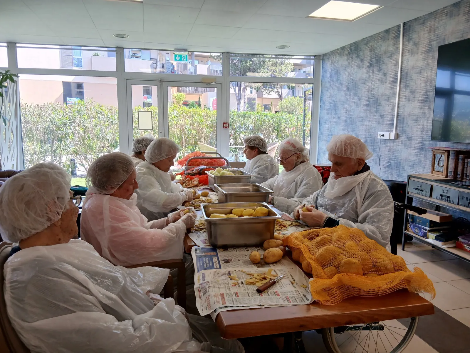 Coup de peps en cuisine : les résidents passent aux fourneaux !