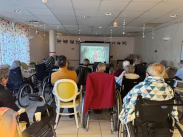 Projection Le Père Noël est une ordure.