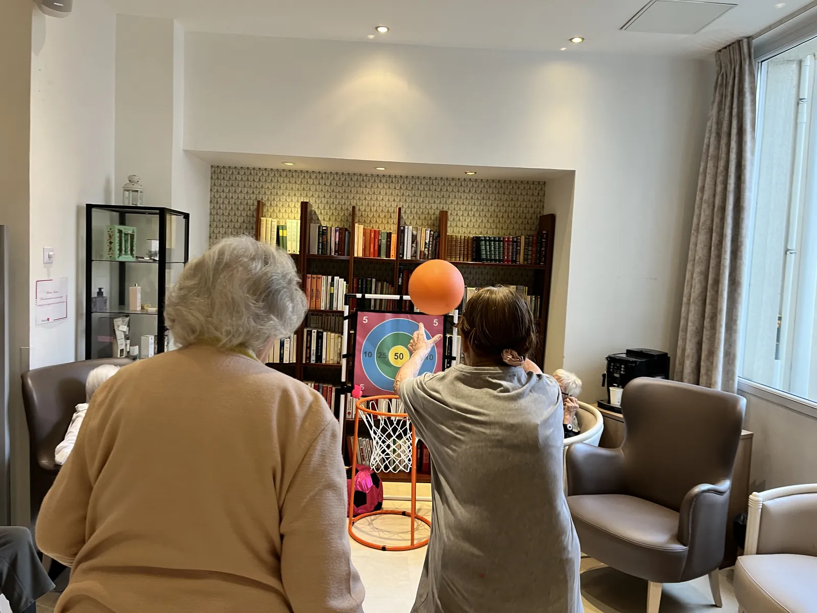 Rencontre intergénérationnelle avec les Petits Matelots,  une matinée pleine de joie à la résidence