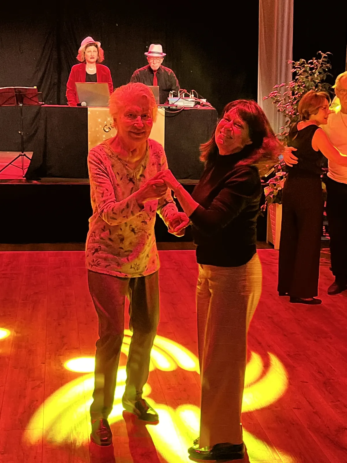 Nos Résidentes en Fête au Thé Dansant de la Mairie