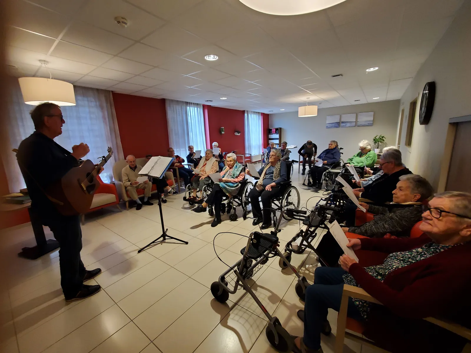 La Chorale de Jacques : Un Moment Magique de Chaleur et de Souvenirs pour les Résidents