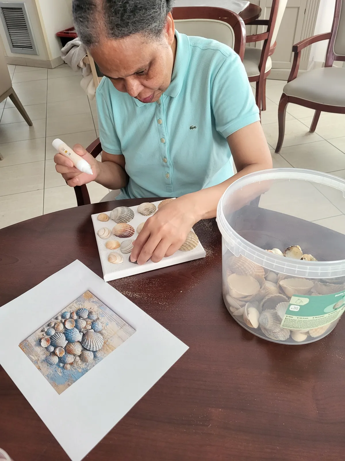 Les coquillages de Houlgate se transforment en tableaux Aux Adrets 