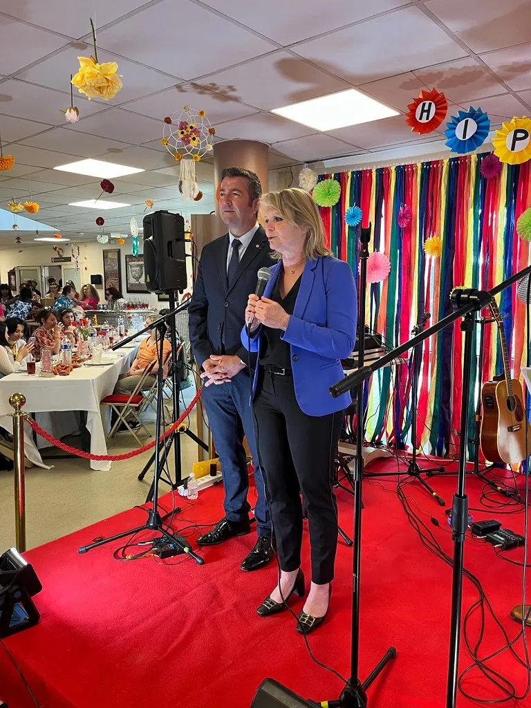 GRANDE FÊTE HIPPIE A LA RESIDENCE ELEUSIS DE POISSY