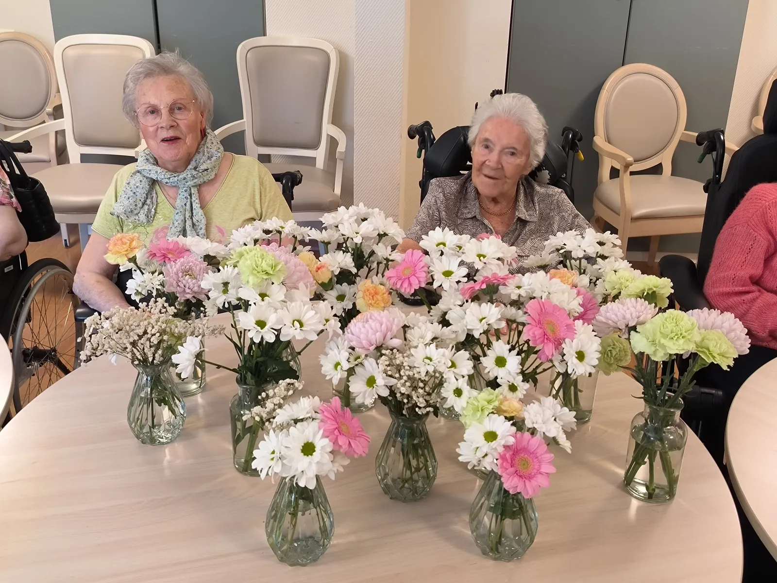 Des bouquets fleuris pour embellir le restaurant