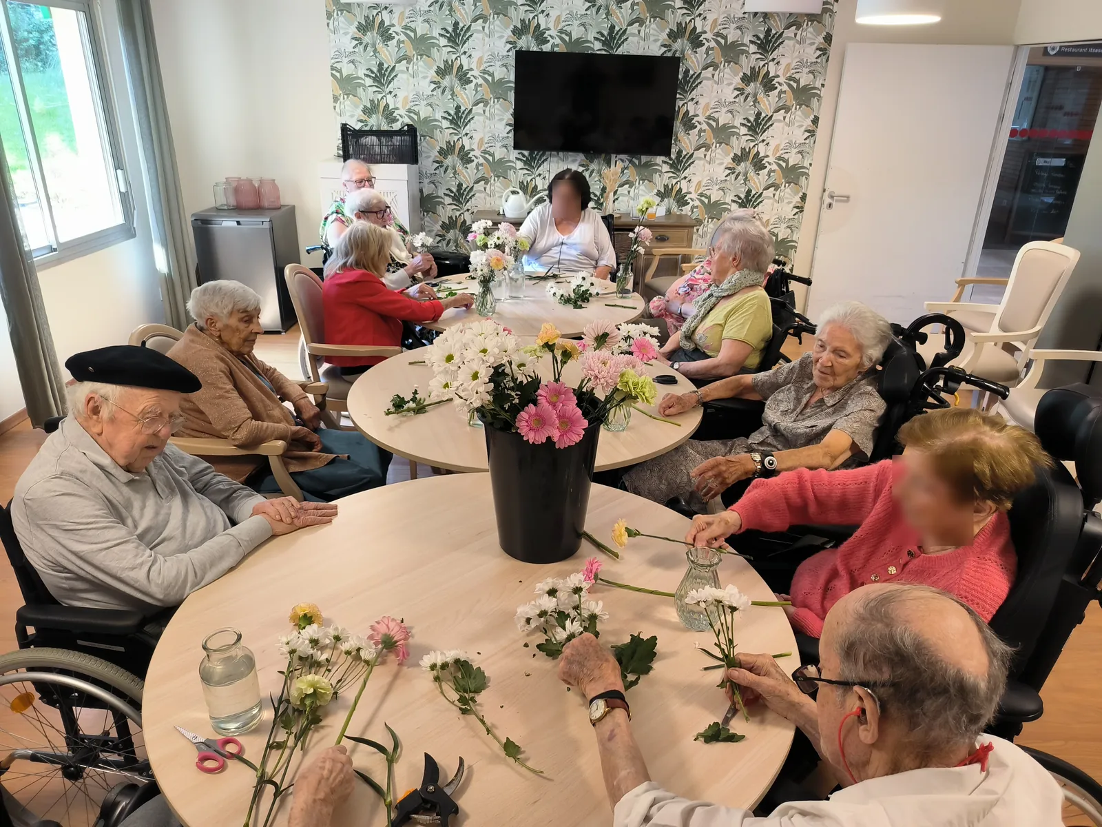 Des bouquets fleuris pour embellir le restaurant
