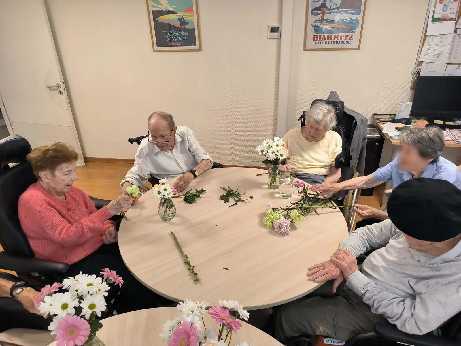 Des bouquets fleuris pour embellir le restaurant