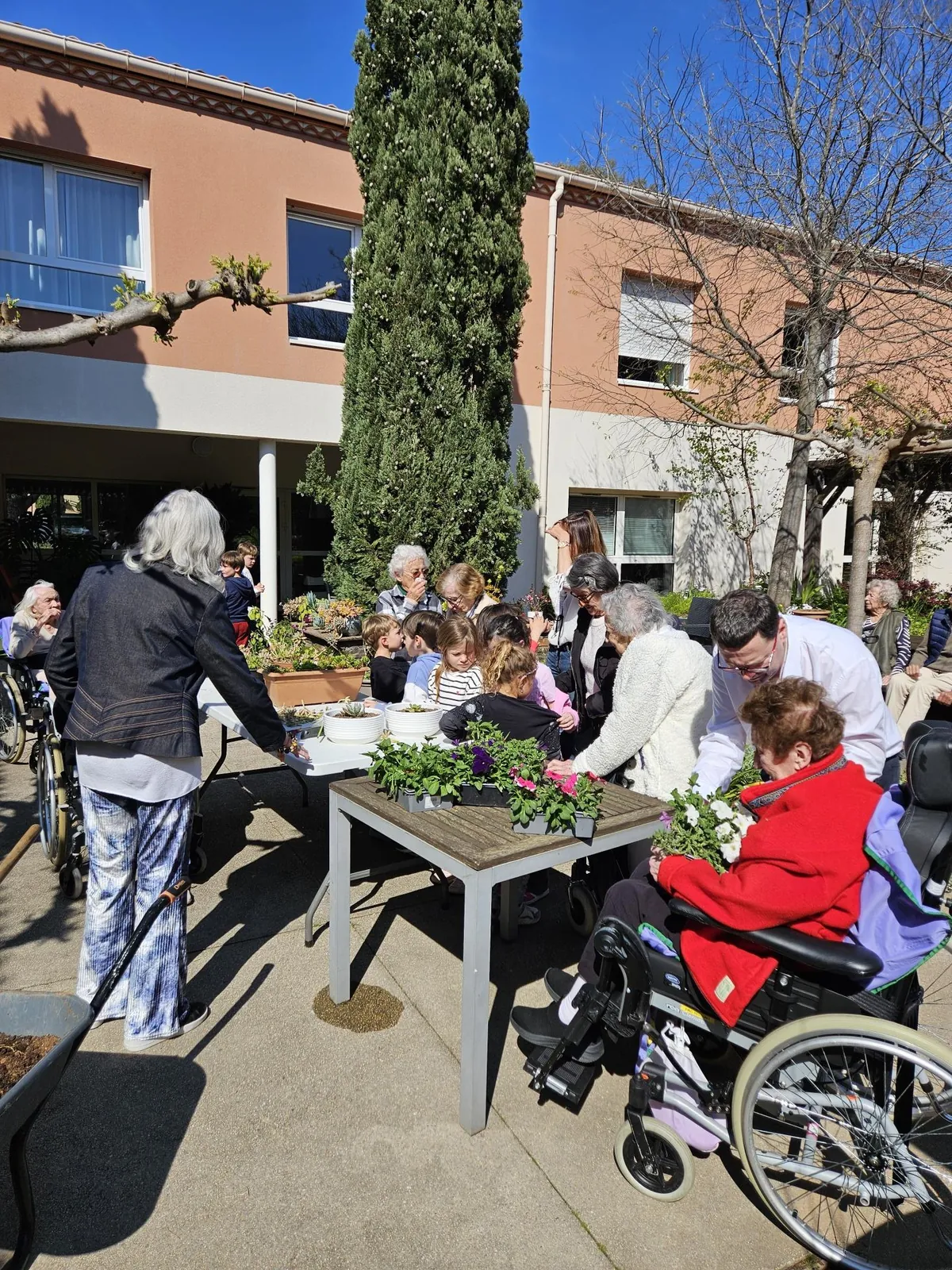 Planter, créer, partager : le printemps qui rapproche les générations