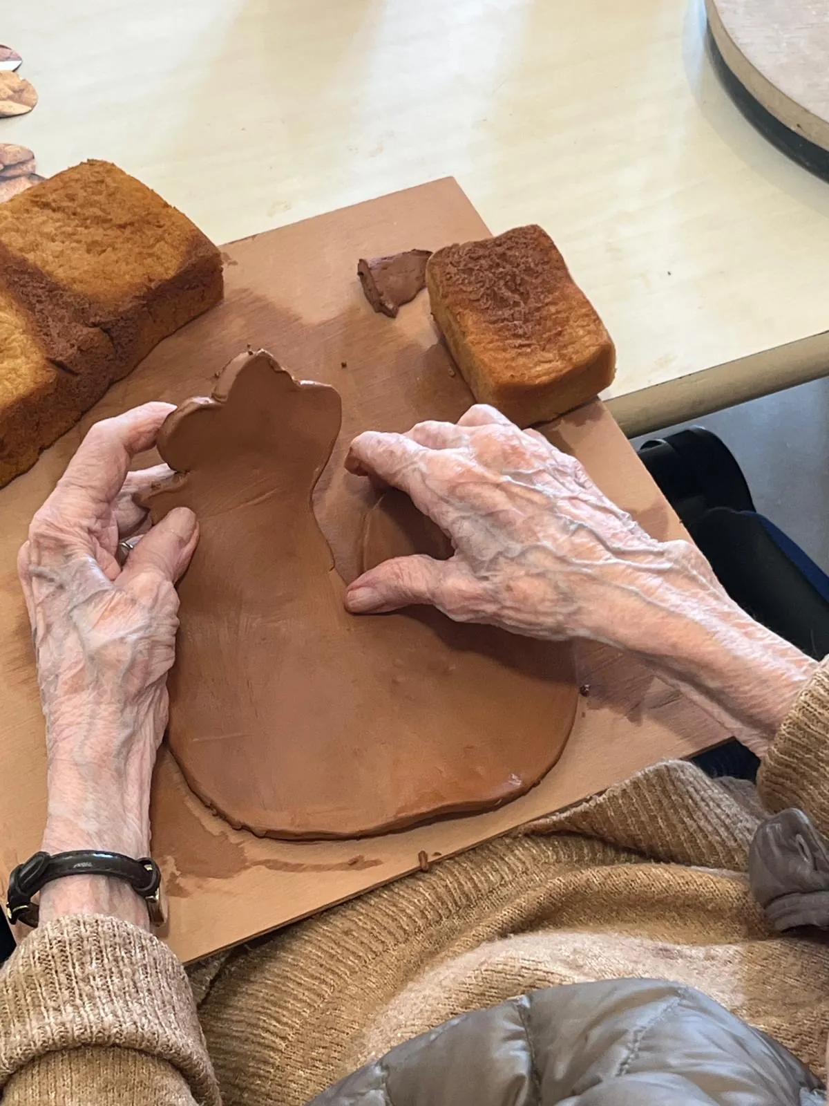 Un atelier poterie plein de douceur à l'EHPAD Les jardins de Thiais