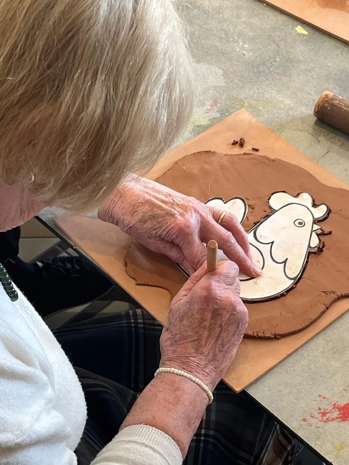 Un atelier poterie plein de douceur à l'EHPAD Les jardins de Thiais