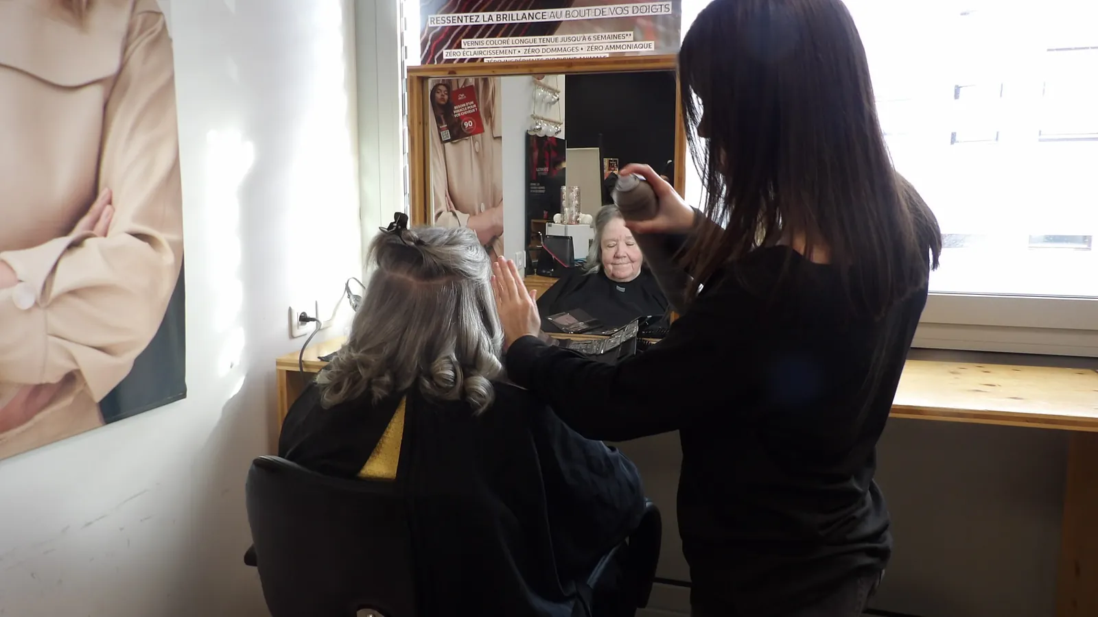 Miss Grand-Mère en fête : Un Concours de Mise en Beauté !