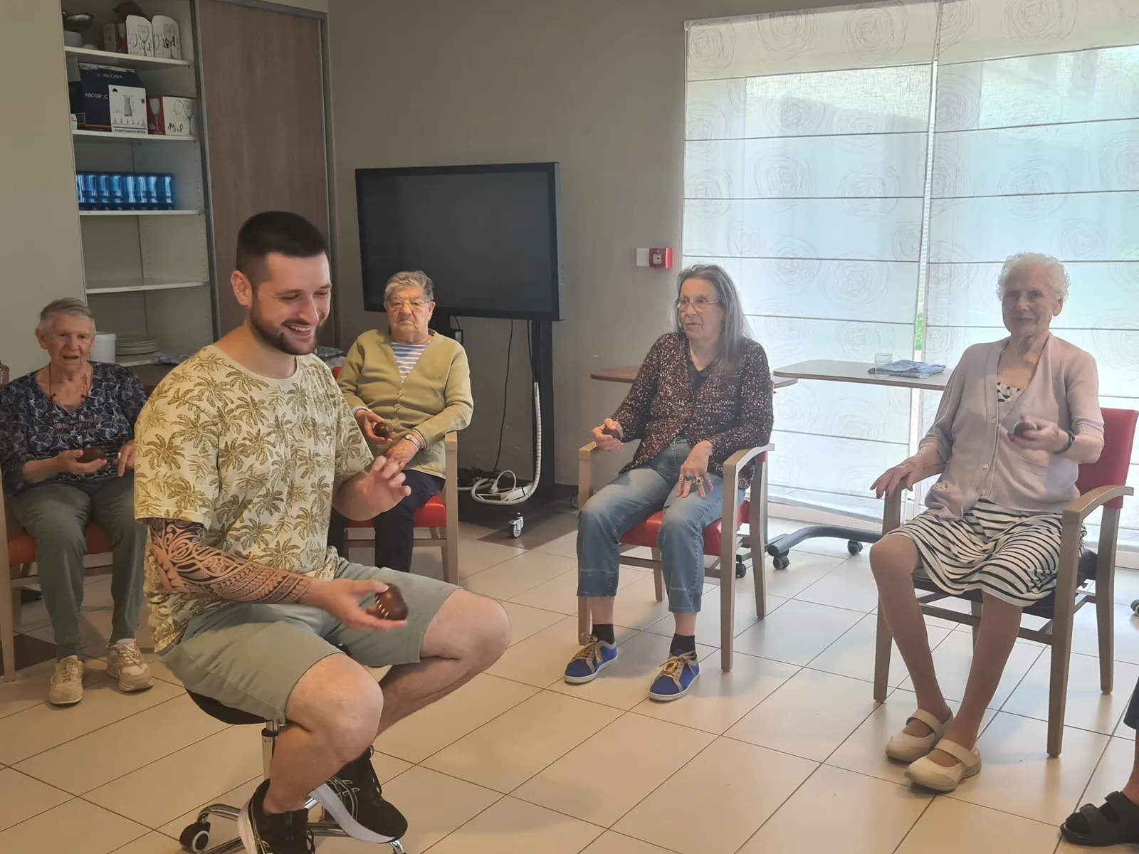 Le retour d’Alexandre pour une séance de gym appréciée des résidents