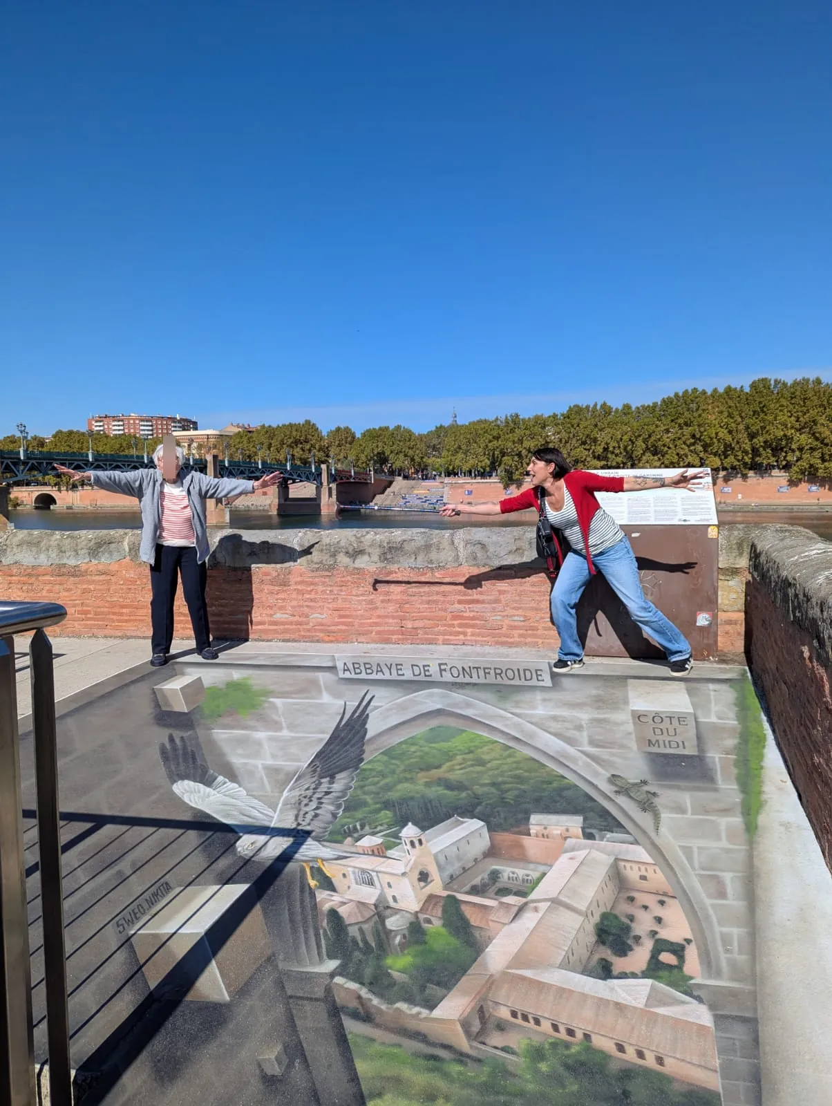 Trompe-l’œil géants sur les quais de la Garonne 