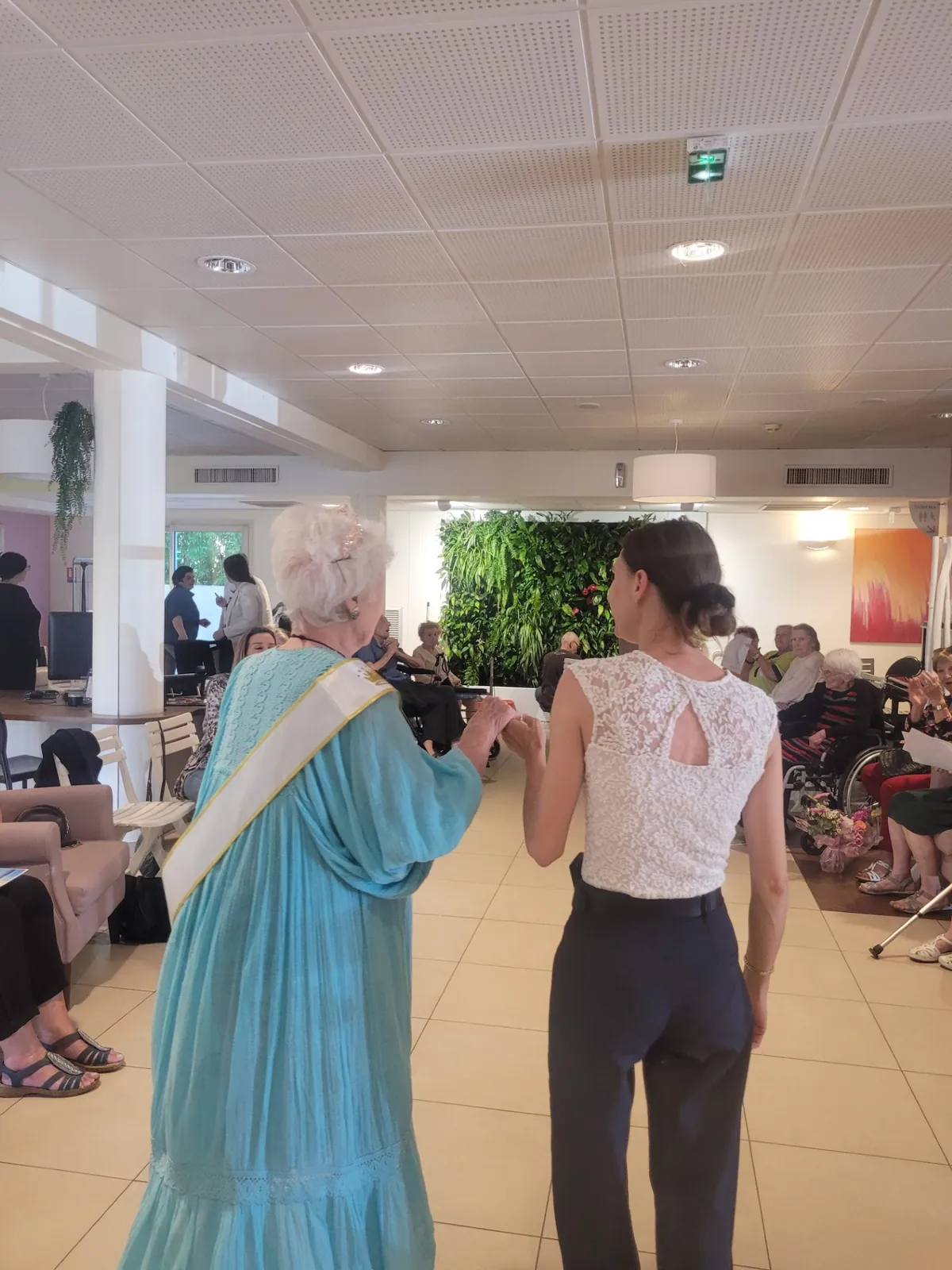 Couronnement de Miss Grand-Mère en Fête : Mme LECLECH à l'honneur