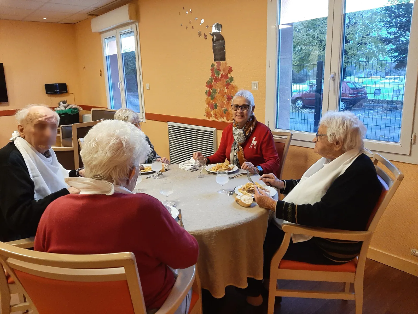 Chef, à table, à l'Unité Protégée