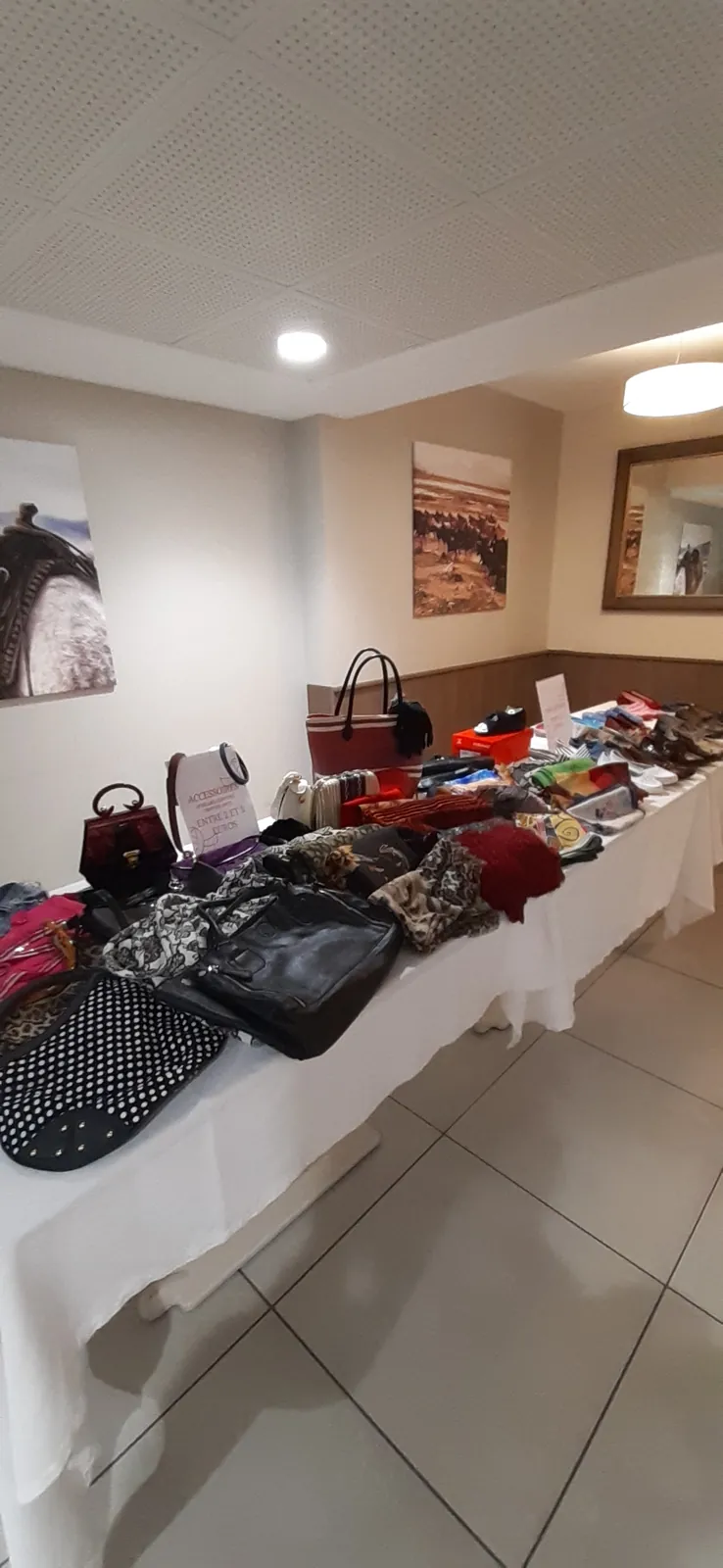 Vente solidaire au profit d’Octobre Rose : un bel après-midi de partage à la résidence