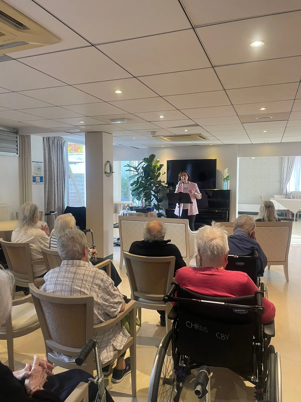 Une après-midi musicale avec Véronique Saint Germain à la Résidence Les Marine